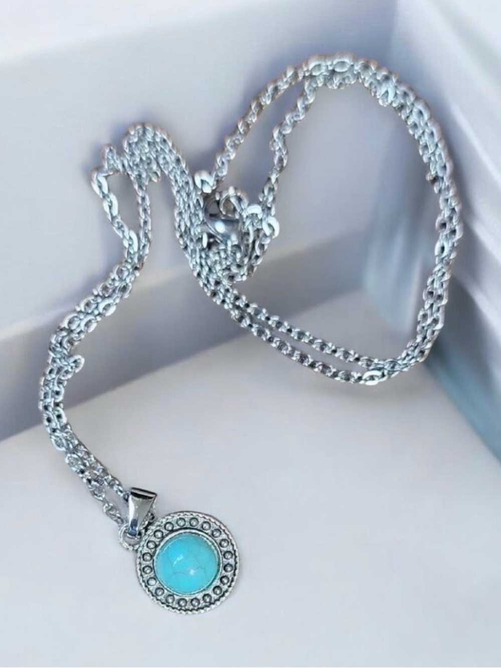 Boho Faux Turquoise Cabochon Circle Pendant Necklace Silver Tone NEW